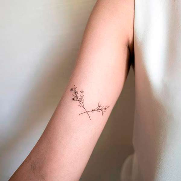 тату цветка на руке