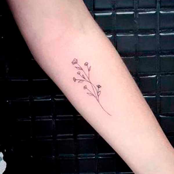 тату цветка на руке