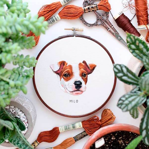 вышитая собака