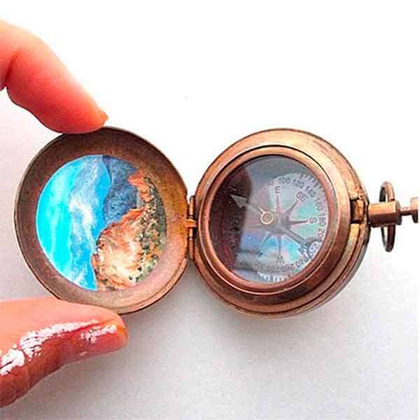 компас с рисунком