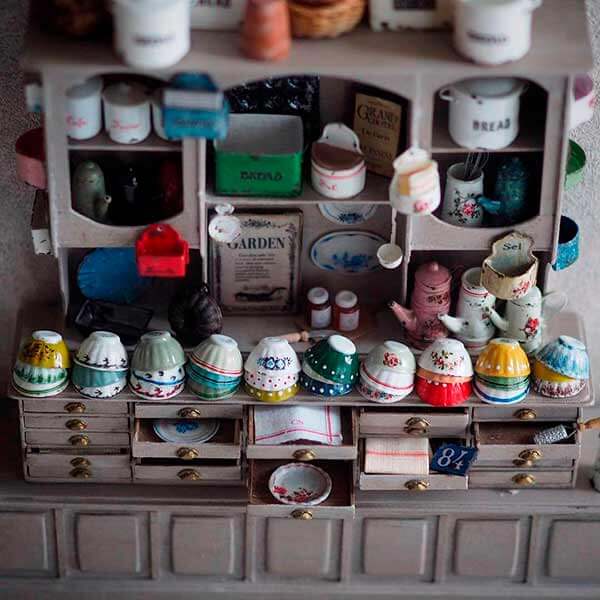 миниатюрный сервант