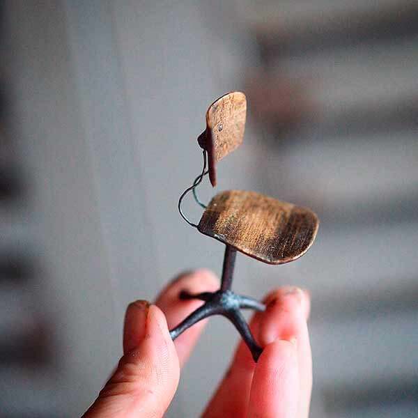 миниатюрный стул