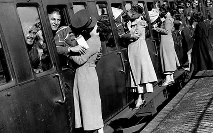 поцелуи на поезде