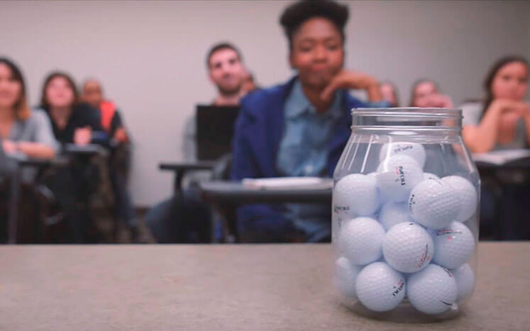 банка с шариками