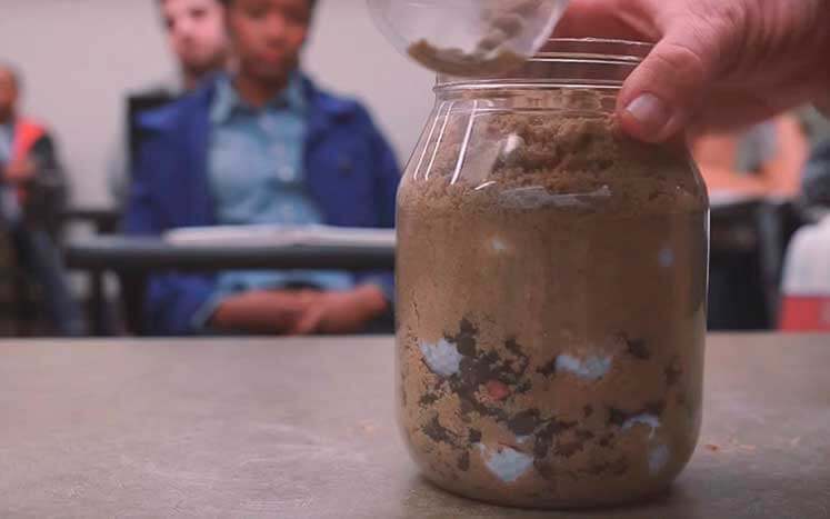 банка с песком