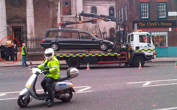 эвакуировали катафалк